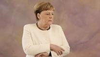 Merkelová o Putinových ambicích věděla. NATO by Ukrajinu nezachránilo, tvrdí