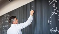 Mají učitelé nárok na stávku a vyšší peníze? Velké srovnání s Evropou