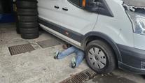 Záchranáři spěchali k vážné nehodě. Na místě zjistili, že šlo o vycpané kalhoty