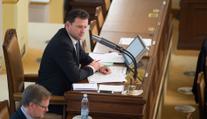 Bez omluvy půl platu. Vondráček chce postih za absenci poslanců