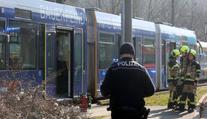 Děsivý incident v Německu: Muž zapálil v tramvaji svou manželku, je na útěku