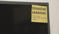 Matku s dítětem neprávem vyhnala z domu exekutorka. Soud to teď potvrdil