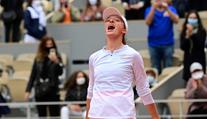Po šokujícím konci Bartyové má ženský tenis novou vládkyni. Přepisovala historii