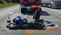 Tragická srážka motorky s osobním autem. Motorkář neměl šanci přežít