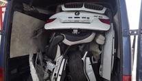 NEUVĚŘITELNÉ: Rumun vezl kradené BMW X6 rozebrané v dodávce!