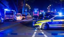 Auto najelo u Hannoveru do skupiny lidí. Několik zraněných, pachatelé jsou na útěku