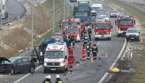 Nejhloupější smrt na silnicích: Po nehodě se poprali, smetl je kamion