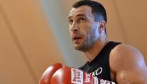 Bývalý boxer Kličko navštívil lidi v kyjevském metru. Nechybělo ani selfíčko