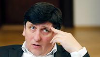Šéf České pošty dostal milionové odstupné, zlaté padáky řeší vláda