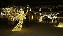 Světelný park po roce opět v Ostravě. Každý den se tu rozsvítí tisíce žárovek