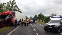 U Mochova se čelně srazil kamion s octavií, řidič škodovky zemřel