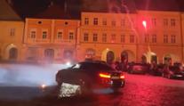 Driftující auta se proháněla českými městy. Policie nezasáhla, neměla hlídky