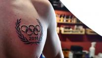 Olympijské kruhy na prsou! Čeští bobisté mají odvážné tetování