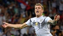 Klobouky dolů! Toni Kroos zahájil cestu do finále parádním kouskem