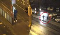 Mladíci přepadli dívku (23) před domem! Policisté prosí o pomoc