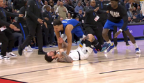 Další rvačka v NBA. Padaly rány pěstí a bylo vyloučeno pět hráčů