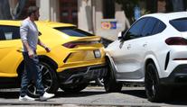 10letý syn Bena Afflecka řádil v půjčovně luxusních aut. Nabořil Lamborghini Urus