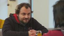 Ztracená rodina: Matka přišla o dítě a skončila v léčebně. Teď ji její syn hledá