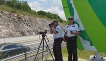 Nepozornost za volantem nebo pasažéři v kufru. V Česku přibývají přestupky na silnicích