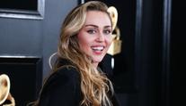 Miley Cyrus se na pódiu rozplakala. Na koncertě se svěřila se svou bolestí