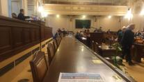 Jak se maká ve sněmovně? Nijak! Ministři nepřišli, poslanci museli čekat
