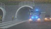 Z tunelu na Plzeňsku se valil dým. Jeho původ hasiče překvapil