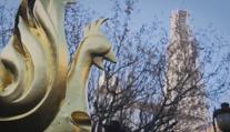 Kohout je zpět na katedrále Notre-Dame. Původní shořel v roce 2019