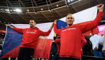 Těsně po příletu:Oštěpaři Vadlejch a Frydrych přivezli medaile z MS