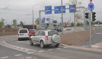 Plzeň otevřela nový kruhový objezd. Podle řidičů ale úlevu nepřinesl
