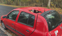 Tajemný předmět ve Francii rozdrtil střechu auta. Policisté mluví o meteoritu
