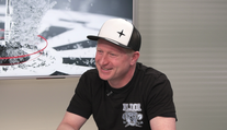 U hraní šipek se učím texty. Jsem jako dítě, které má svůj sen, prozradil herec Hampl