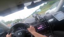 Požár auta nebo 180 km/h v obci. Policie ukázala běžný den v civilním Superbu
