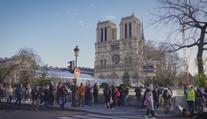 V Paříži se otevírá katedrála Notre-Dame. Turisté se do ní ale nedostanou