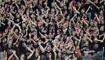 Skandální ponížení. Fanoušky Slavie v Římě zouvali z bot, někteří kolabovali
