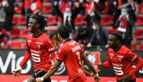 Fotbalisté Rennes jsou zpátky na vítězné vlně, dohrávali ale v deseti
