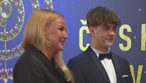 Dojatá Pizingerová. Na České slavíky ji doprovodil syn Karla Svobody