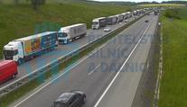 Kamiony zablokovaly D1 před Brnem. Kolona přesáhla 50 kilometrů