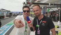 We are live! Reportéra Novy pozval na gridu F1 známý komik do svého pořadu