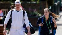 Další pár na okruhu. Shapovalov požádal o ruku švédskou tenisovou krásku