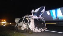Řidič vyndával výstražný trojúhelník. Auto mu smetl kamion