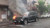 Nizozemsko zasáhly drsné protiimigrační protesty. Hoří auta a ničí se domy