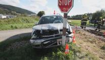 Osobní auto se srazilo s drezínou. Nehoda skončila zraněním