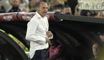 Trenér Juventusu má rekordní trofej, při zápase ukázal divoký striptýz