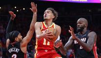 Young rozhodl o výhře Atlanty v úplném závěru, uspěl také Phoenix