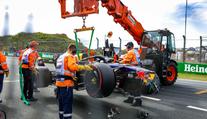 Verstappen doma tvrdě havaroval. Přiznal vlastní chybu a mluvil o trápení Red Bullu