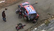 Děsivá nehoda: Mistr světa Tänak na Rally Monte Carlo vyletěl z trati!