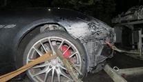 Řidič na D11 rozdráždil své Maserati až příliš. Rozbil ho o svodidla
