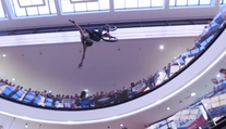 DownMall se vrací do Prahy. Legendární adrenalinové závody ovládnou Pankrác