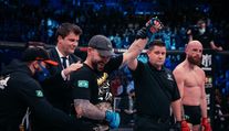 Bellator má nového šampiona v lehké váze. Pitbull knokautoval Queallyho