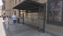 Podle lidí nesmysl, podle města modernizace. Z ulic Prahy mizí nové zastávky